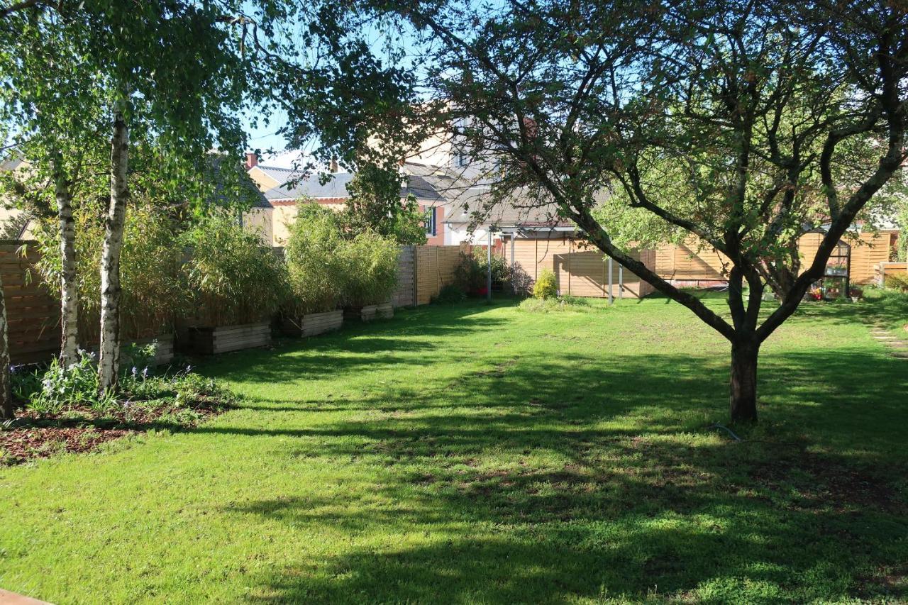 Au Jardin De L'Eventail Bed and Breakfast Le Mans Exteriör bild